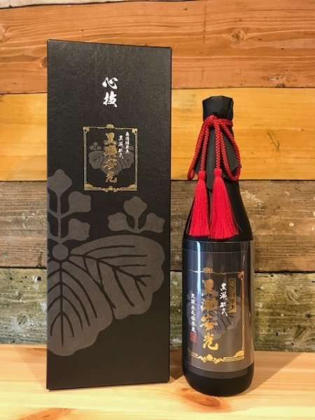 画像1: 【芋焼酎】 黒瀬安光 28度 720ml 【化粧箱入】 (1)